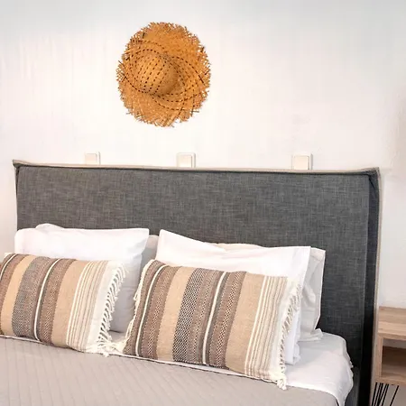 Ostria Hotel *